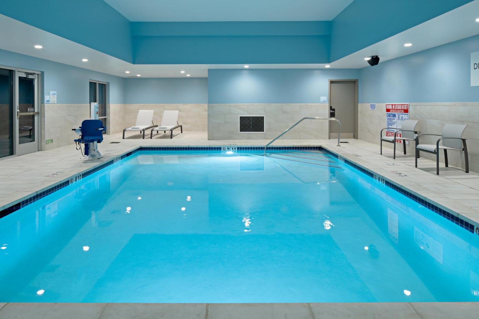 Holiday Inn Express & Suites - Hollister By Ihg Exterior foto